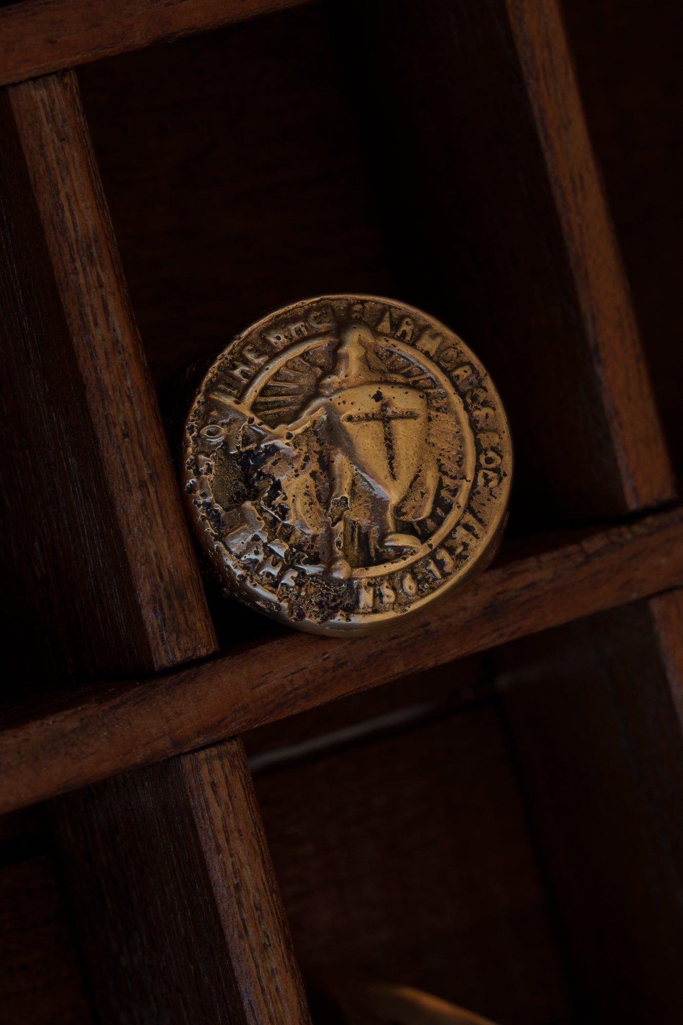 BRONZE MOTIF SIGNET