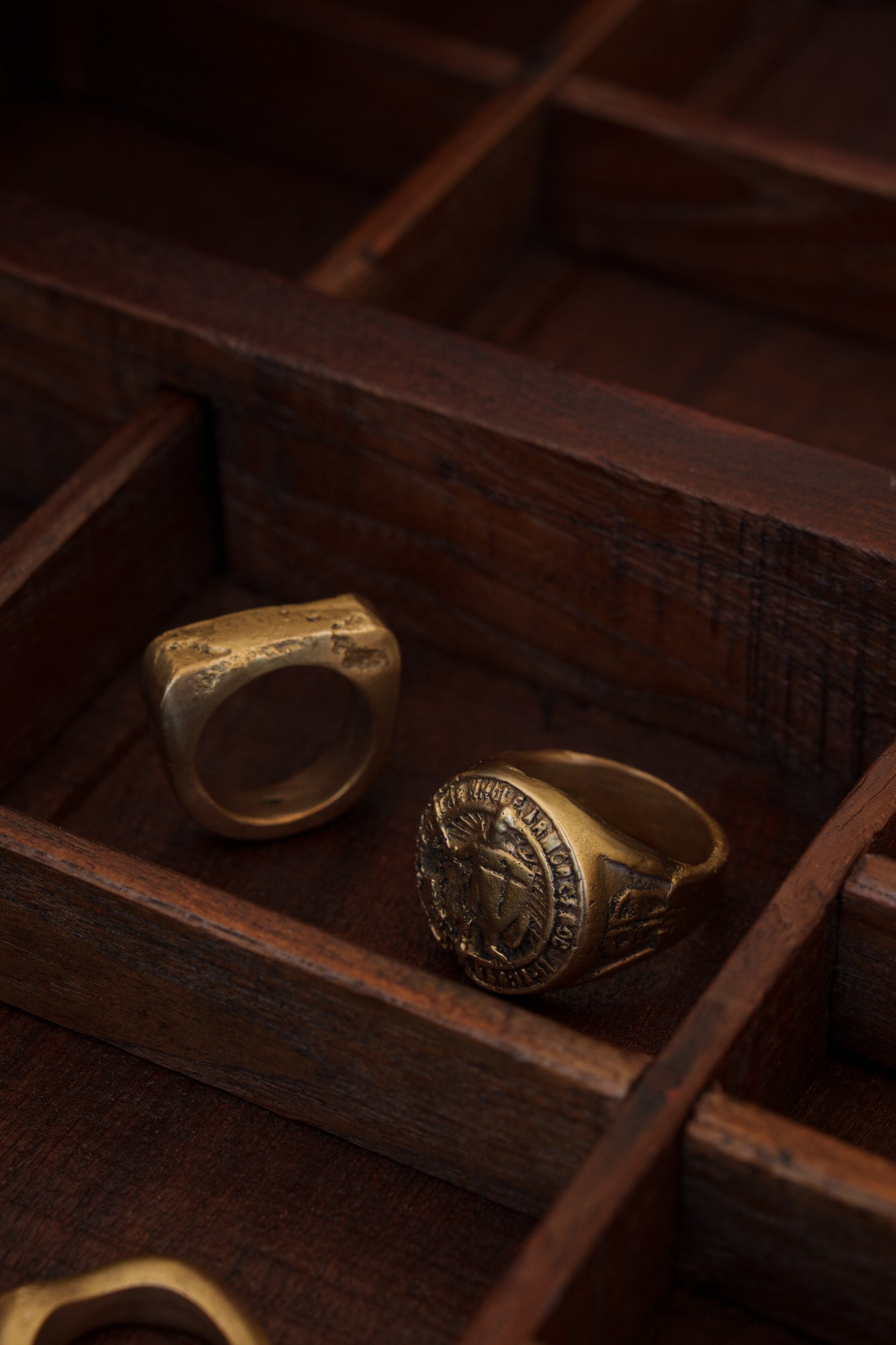 BRONZE MOTIF SIGNET